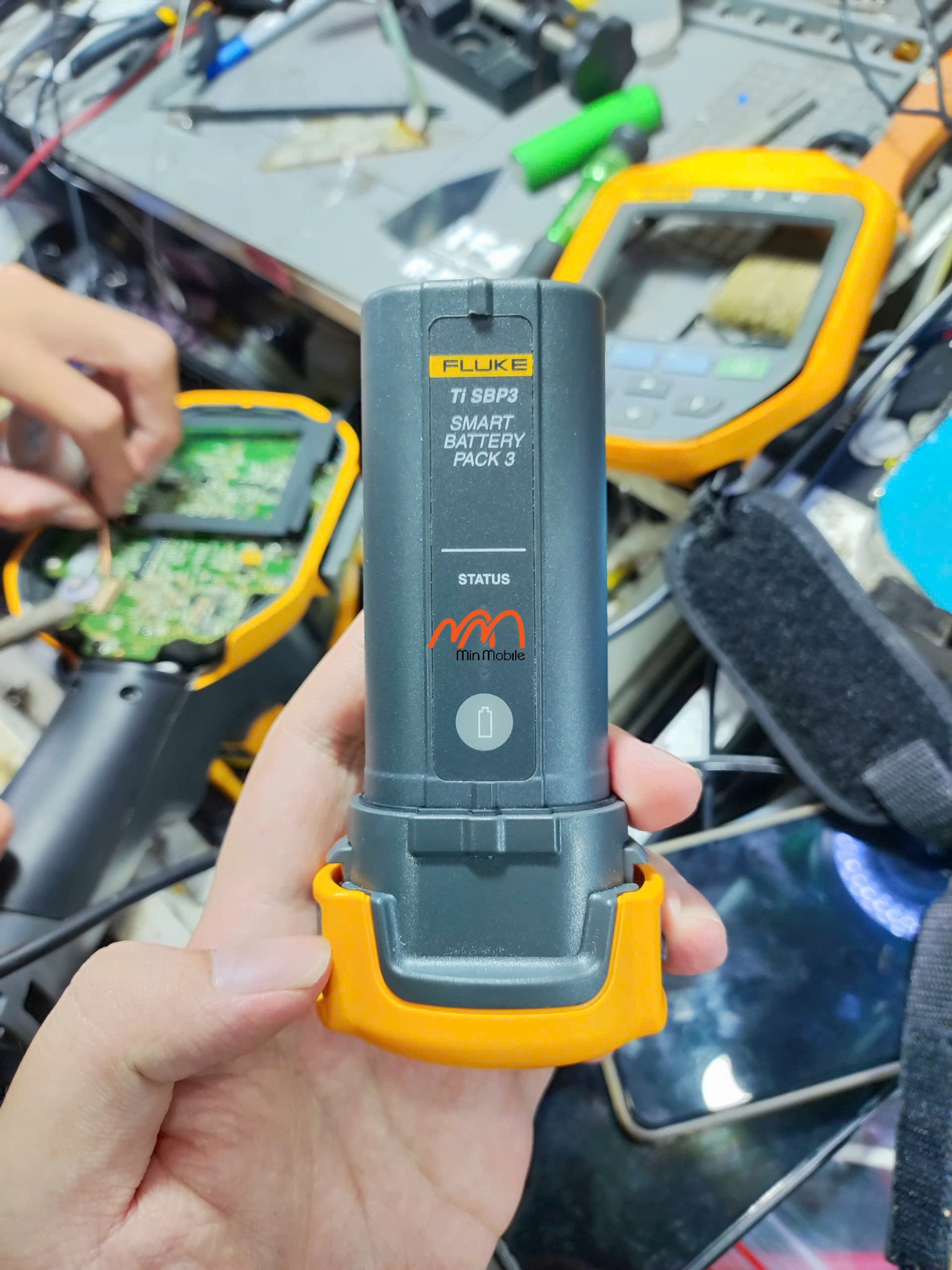 Ảnh minh họa Thay Pin Camera Nhiệt Fluke Ti400 1