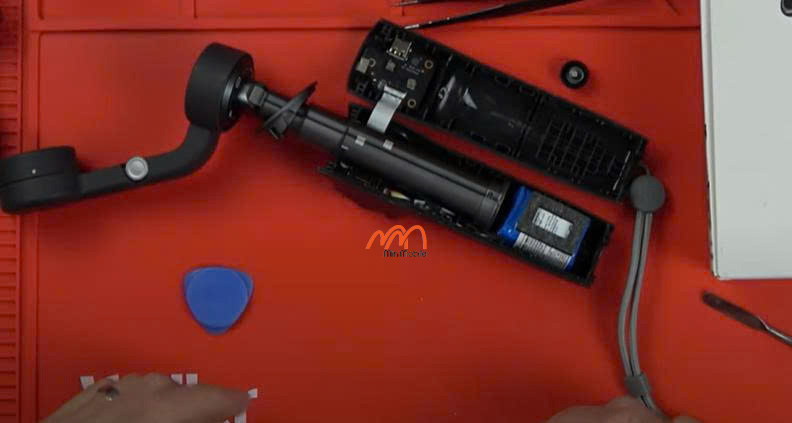 Ảnh minh họa Thay Pin Gimbal DJI Osmo Mobile 7 / 7 Pro 3