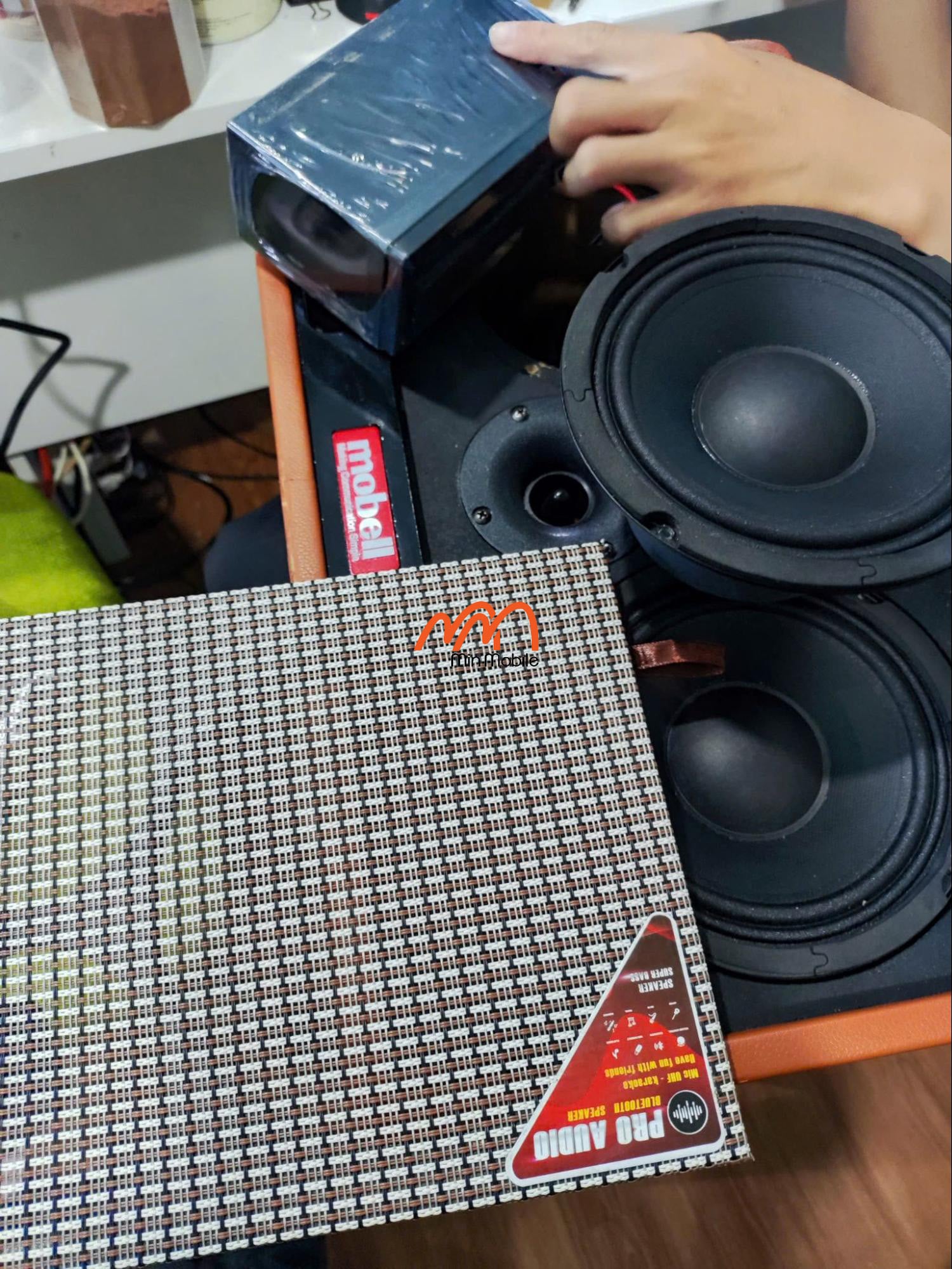 Ảnh minh họa Thay Pin Loa Karaoke Mobell MK-4960A 2