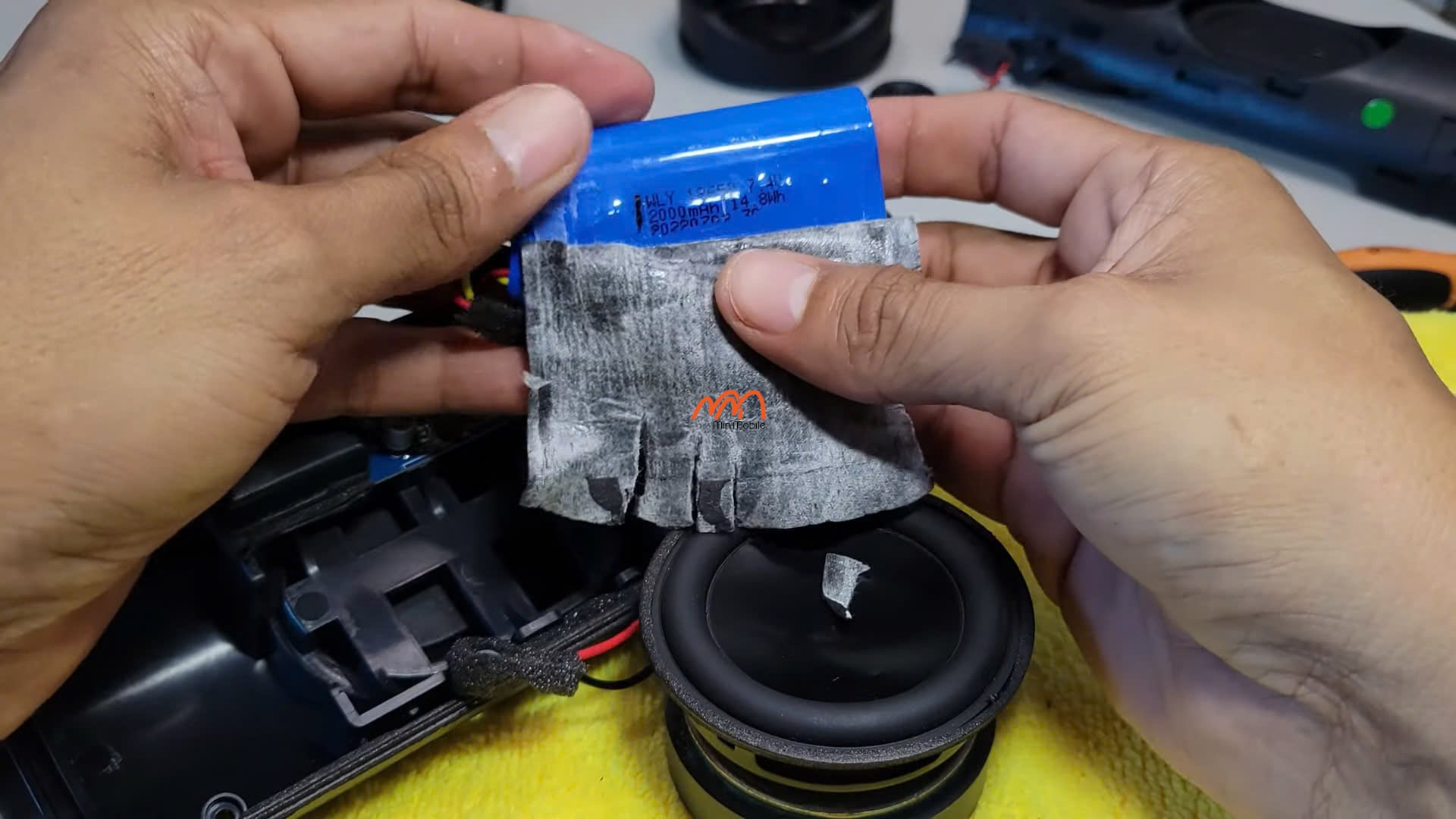 Thay pin loa Tronsmart T7
