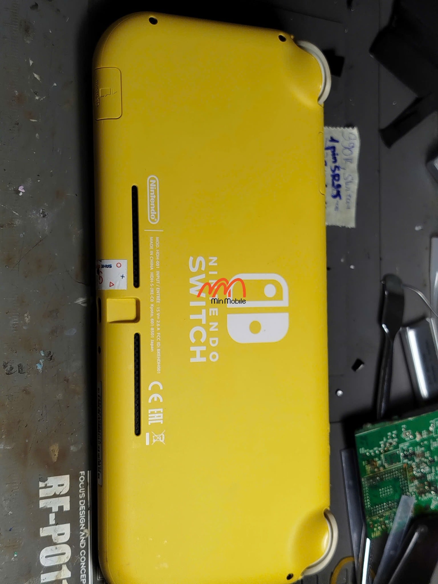 Ảnh minh họa Thay pin máy chơi game Nintendo Switch Lite 1