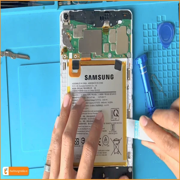 Ảnh minh họa Thay pin Samsung Tab A 8.0 2018, 2019 2