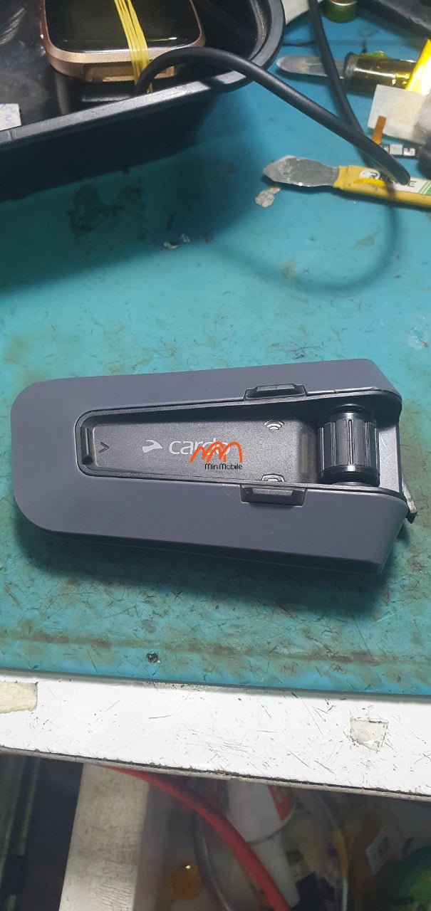 Ảnh minh họa Thay Pin Tai Nghe Gắn Nón Bảo Hiểm Cardo Spirit 1