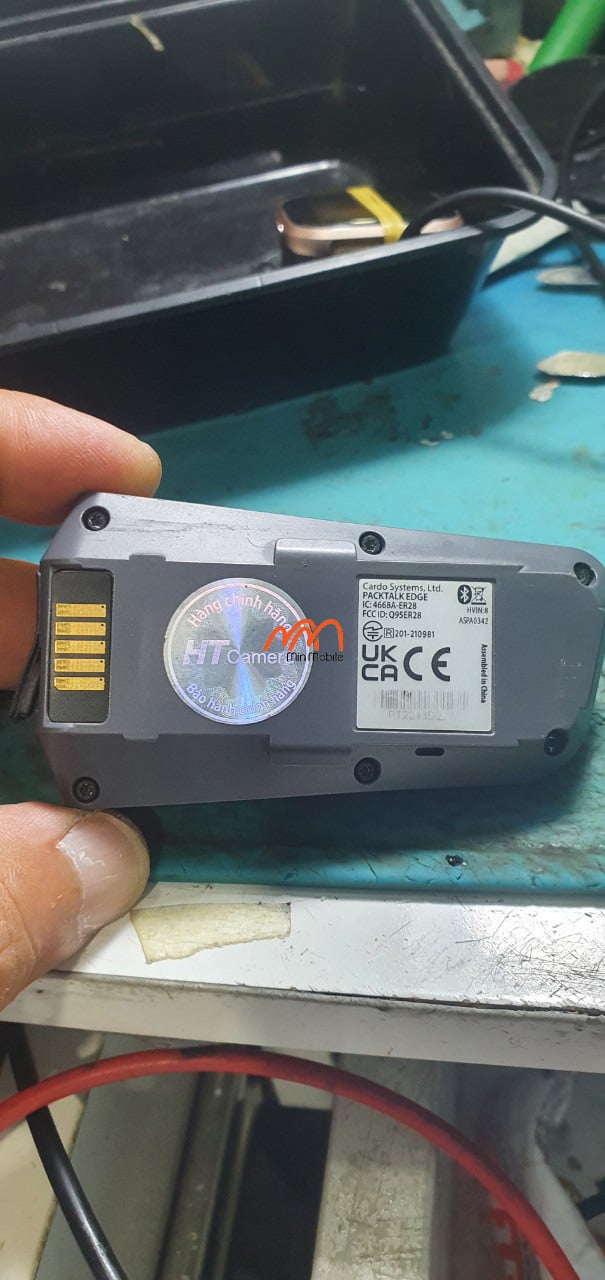 Ảnh minh họa Thay Pin Tai Nghe Gắn Nón Bảo Hiểm Cardo Spirit 3