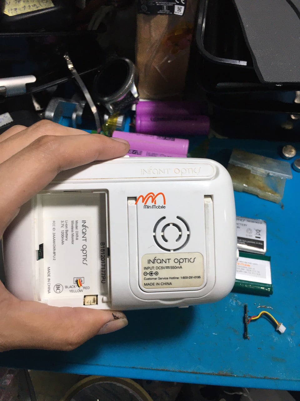 Ảnh minh họa Thay Pin Tay Cầm Điều Khiển Camera Trông Trẻ Infant Optics DXR-8 2