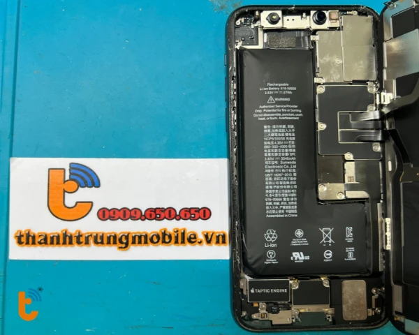 Ảnh minh họa Thay pin zin bóc máy iPhone 15 Pro Max 1