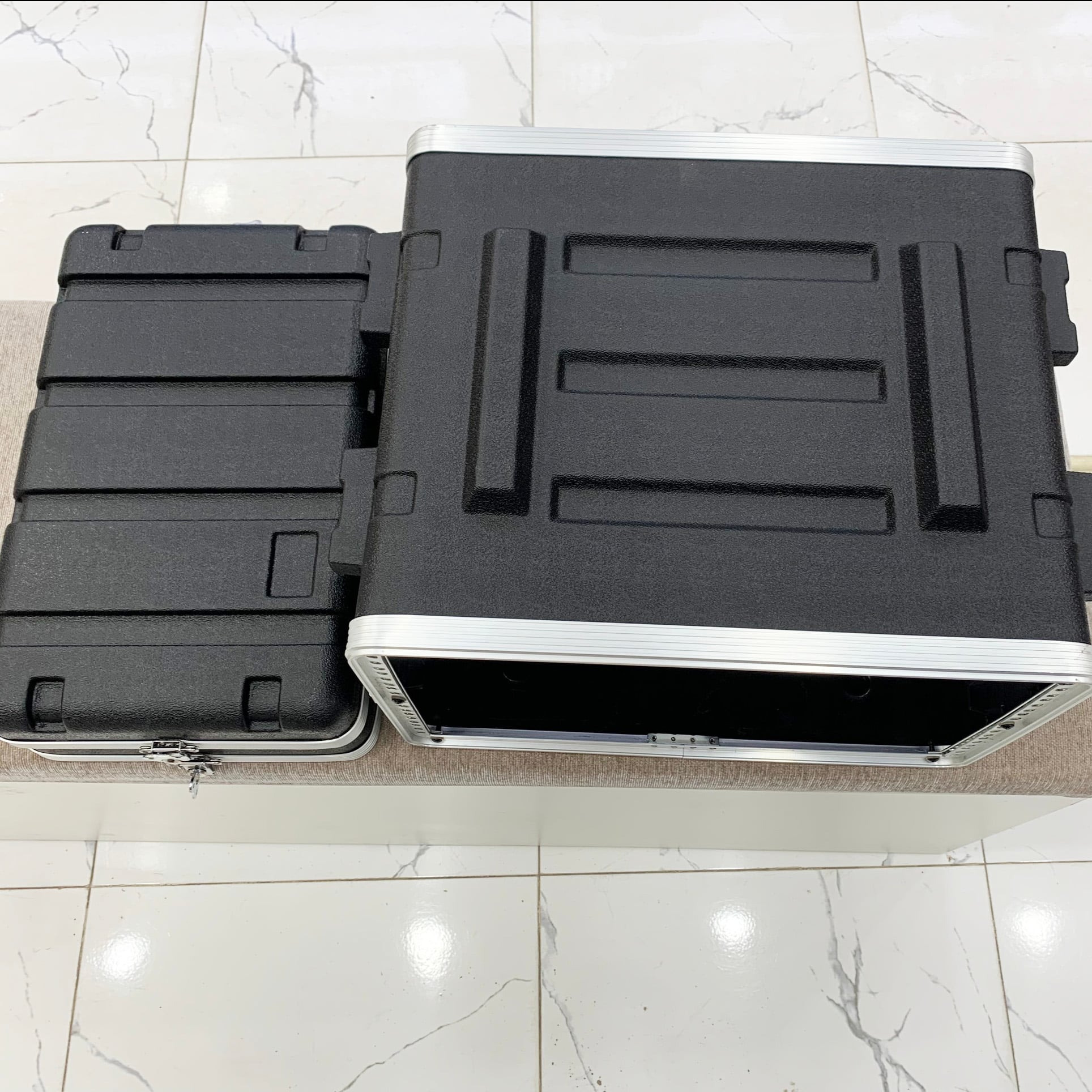 Ảnh minh họa Tủ âm thanh ABS chuyên dụng AV 6U 3