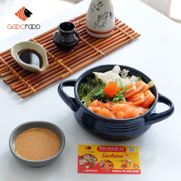 Salad Cá Hồi Xmas 2025