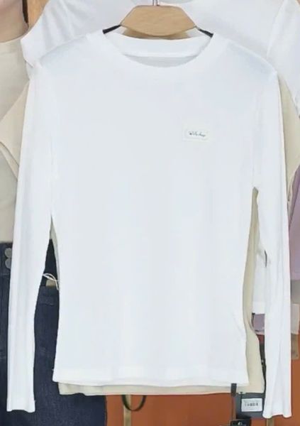  AT43- Áo Thun Cổ Tròn Đính Logo Ren 