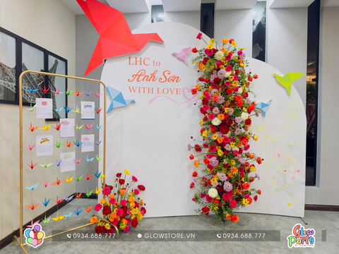 trang-tri-backdrop-sinh-nhat-hoa-tuoi-tron-goi