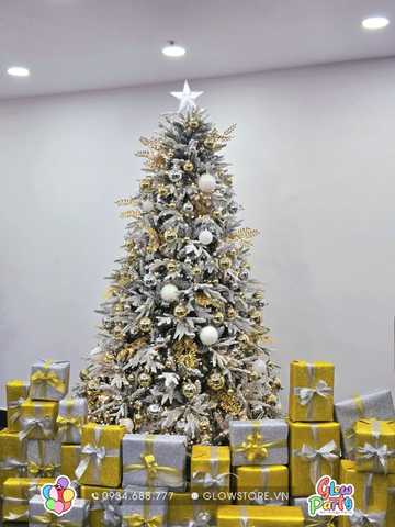 Cây thông 2m4 PE tuyết cùng dây lá bàn lễ tân 3m