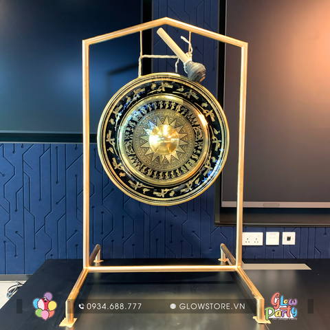 Chiêng đồng sự kiện 70cm chạm khắc song long chầu nguyệt tinh xảo đi kèm khung treo kim loại màu vàng hồng rose gold cao cấp