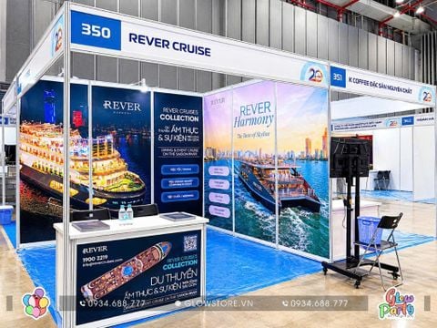 Dịch vụ setup phủ decal gian hàng triển lãm secc tính theo m2 cho gian hàng rever cruise bởi glow party 