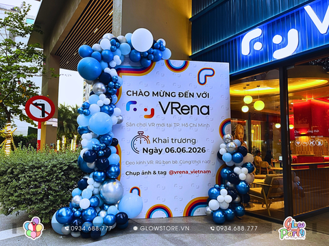 Gói trang trí photo booth khai trương sân chơi VRena Hà Đô gồm backdrop bạt căng khung màu trắng