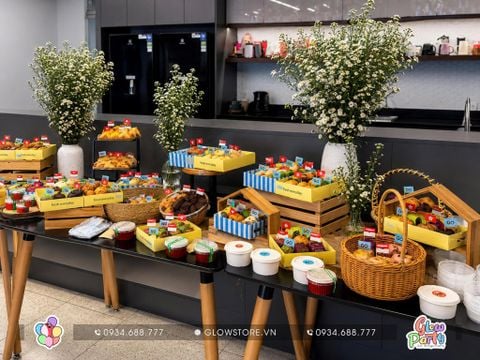  Combo trang trí bàn tiệc teabreak kết hợp treo cờ 