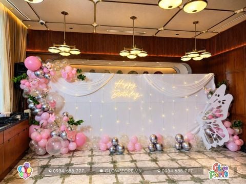 Gói trang trí backdrop sinh nhật vải lụa kết hợp đèn led mành và bong bóng cánh bướm 3d thi công tại khách sạn hilton saigon 