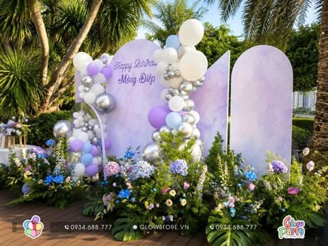 Trang trí trọn gói Background mẫu 590 - Trang trí kèm hoa tươi sinh nhật người lớn màu tím nhạt 