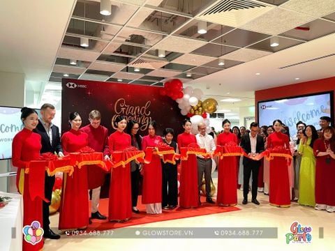 Dịch vụ cho thuê bộ khay cắt băng khai trương giá rẻ 150k gồm khay lụa đỏ kéo chuôi vàng và hoa vải khánh thành trang trọng 
