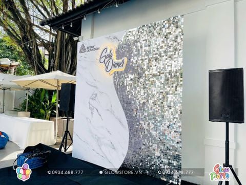 Backdrop Sequin bạc 2m4 x 2m4 cho Gala Dinner Avery Dennison với chữ ốp nổi đi đèn Led sang trọng 
