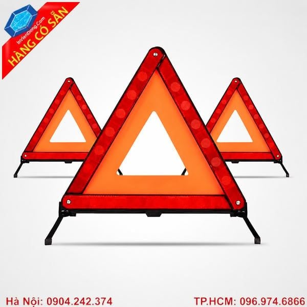 Biển cảnh báo ô tô phản quang đạt tiêu chuẩn an toàn giao thông.