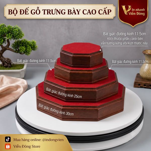 Đế gỗ lót nhung màu đỏ nổi bật tăng tính thẩm mỹ.