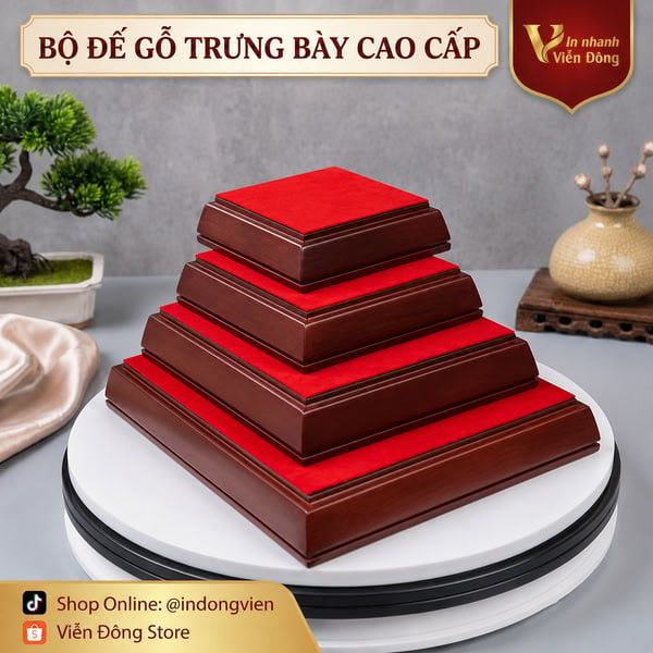Đế gỗ lót nhung cao cấp màu đỏ sang trọng.