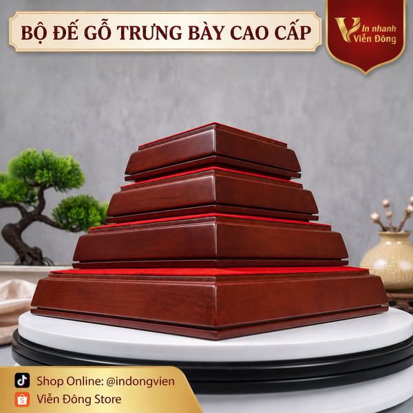 Đế gỗ lót nhung cao cấp màu đỏ sang trọng.