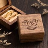 Hộp nhẫn bằng gỗ nguyên khối lót nỉ nhung sang trọng