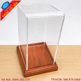 Hộp mica trong suốt đế gỗ dùng trưng bày mô hình cao cấp.