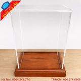 Hộp mica trong suốt đế gỗ dùng trưng bày mô hình cao cấp.