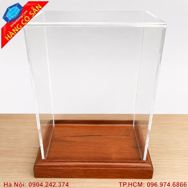 Hộp mica trong suốt đế gỗ dùng trưng bày mô hình cao cấp.