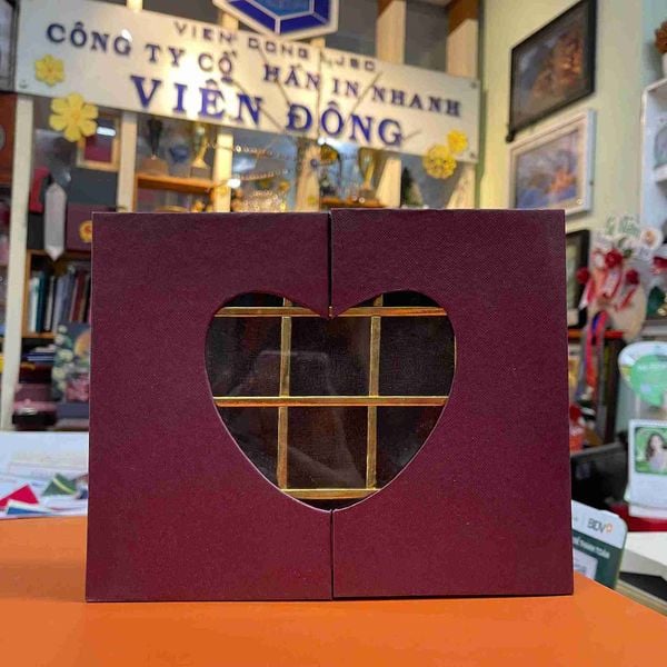 Hộp đựng chocolate Valentine 2026