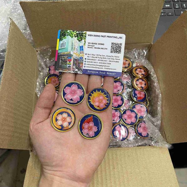 Đặt làm huy hiệu cài áo in 3D đổ keo epoxy