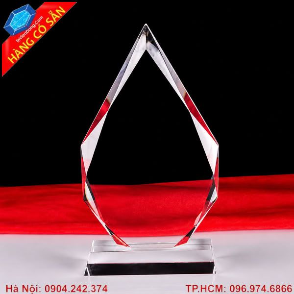 Kỷ niệm chương pha lê khắc laser sắc nét