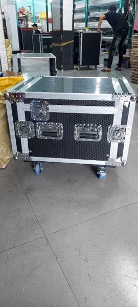 Tủ Rack 8U Có Bàn Để Mixer