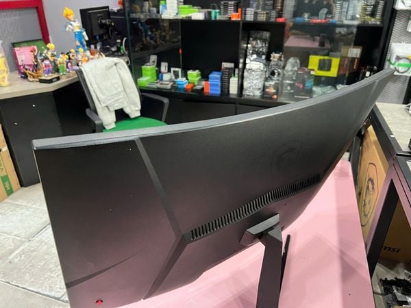MÀN HÌNH MSI OPTIX G32C4 E2 FHD VA 165Hz (OC 170HZ) 1MS CONG CHUYÊN GAME - 2ND BH 1 THÁNG