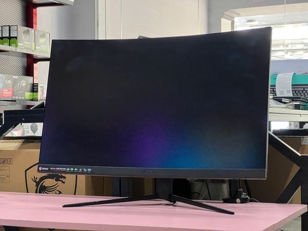 MÀN HÌNH MSI OPTIX G32C4 E2 FHD VA 165Hz (OC 170HZ) 1MS CONG CHUYÊN GAME - 2ND BH 1 THÁNG