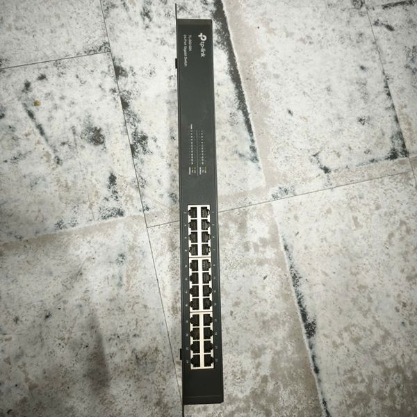 Switch TP-Link TL-SG1024 - 24 Port 1Gbs 2ND BH 1 THÁNG