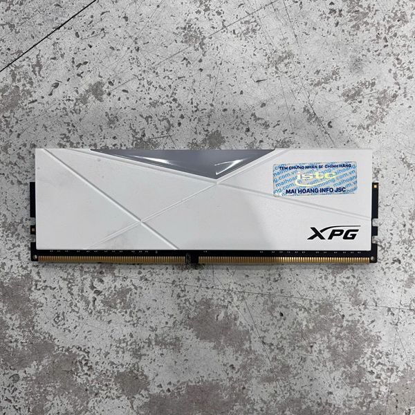 RAM DDR4 8GB ADATA XPG SPECTRIX D50 BUSS 3200 TẢN NHIỆT TUNGSTEN WHITE RGB BH 1 THÁNG