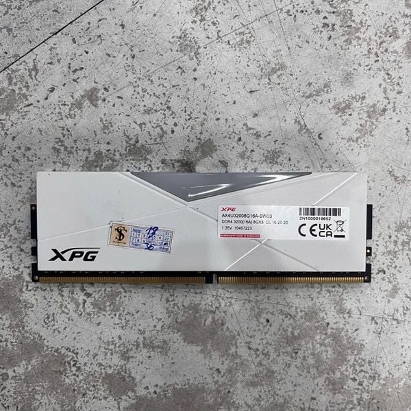 RAM DDR4 8GB ADATA XPG SPECTRIX D50 BUSS 3200 TẢN NHIỆT TUNGSTEN WHITE RGB BH 1 THÁNG