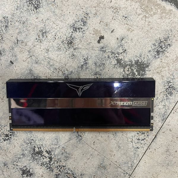 RAM DDR4 8GB TEAMGROUP T-FORCE RGB 3600 BH 1 THÁNG