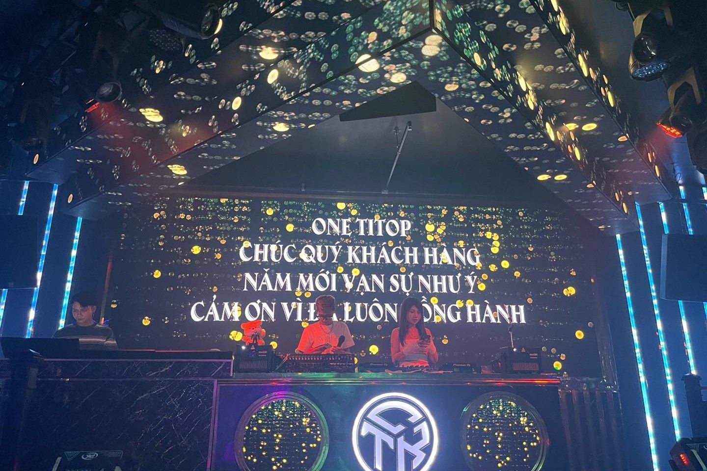 ONE TITOP Lounge & Bar - 7 Bồ Nâu