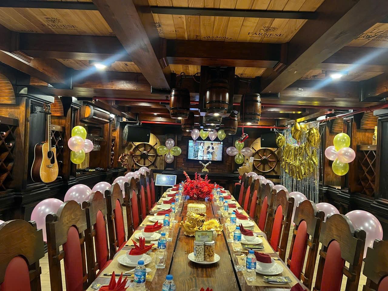 Hầm Rượu Ong Xinh - 22 Phổ Quang