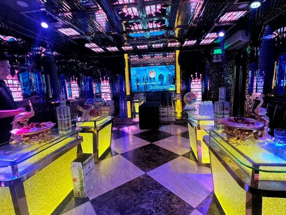 Karaoke Royal - 146A Tây Hòa