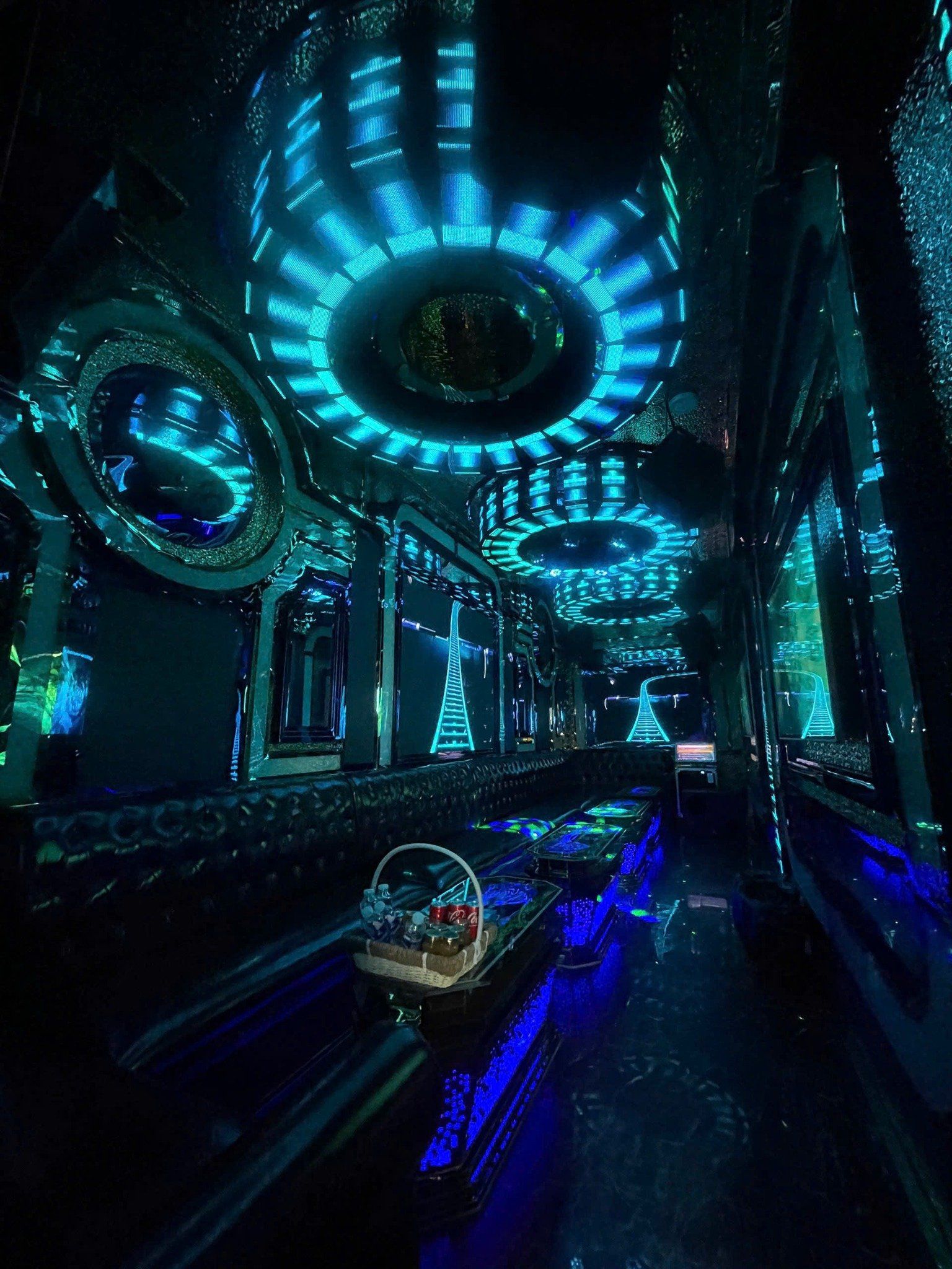 Karaoke Hoàng Vi - 69 Lê Lợi