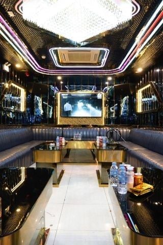 Karaoke Crown - 118 Hồ Tùng Mậu