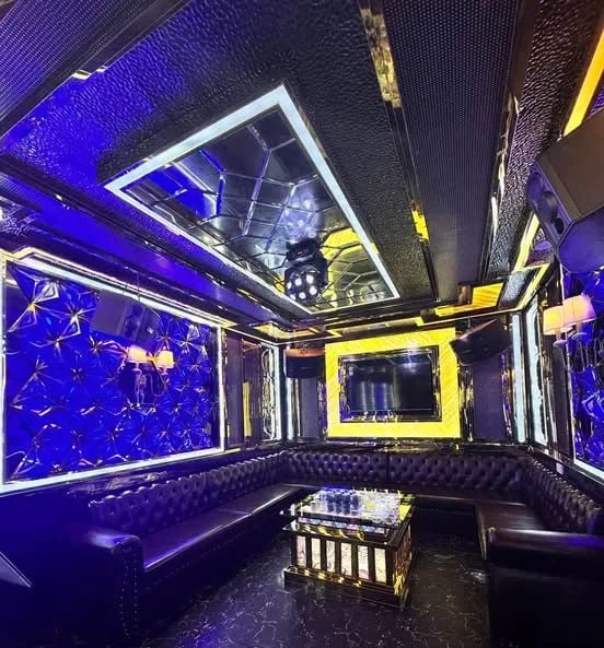 Karaoke Bom Club 3 - 2 Ngõ 58 Việt Hưng