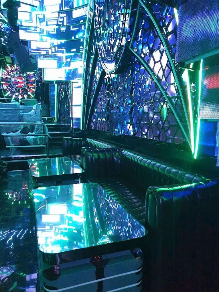 Newspace Ember Lounge - 303 Phạm Văn Đồng