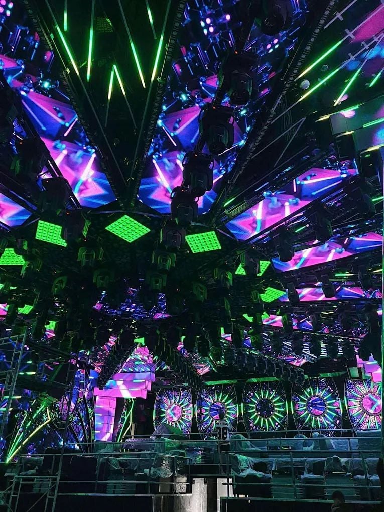 Newspace Ember Lounge - 303 Phạm Văn Đồng