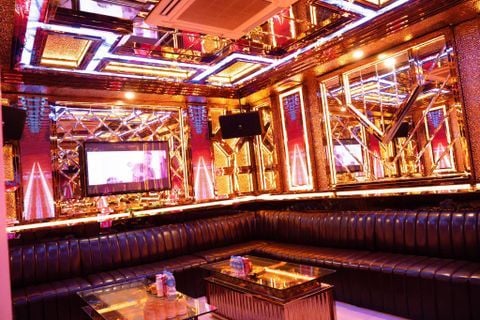 Karaoke Crown - 118 Hồ Tùng Mậu